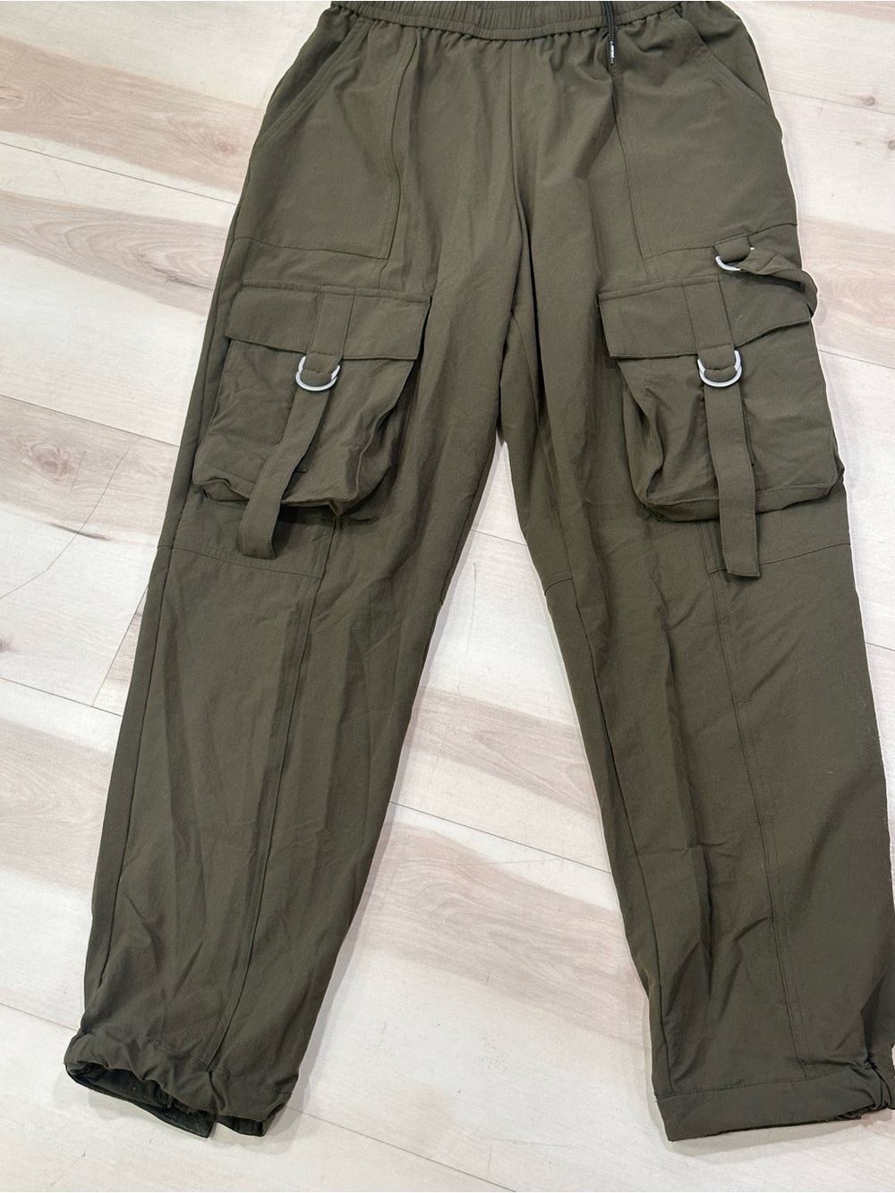 High-Waist City Wise Cargo Pants in Dark Olive by Alo Yoga size XS Casual - Picture 4 of 9